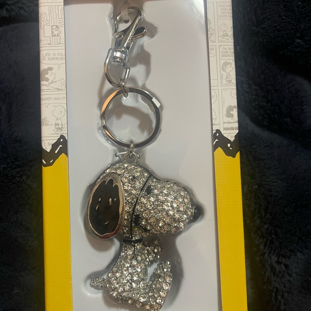 Snoopy Crystal Keychain - Picture 1 of 1